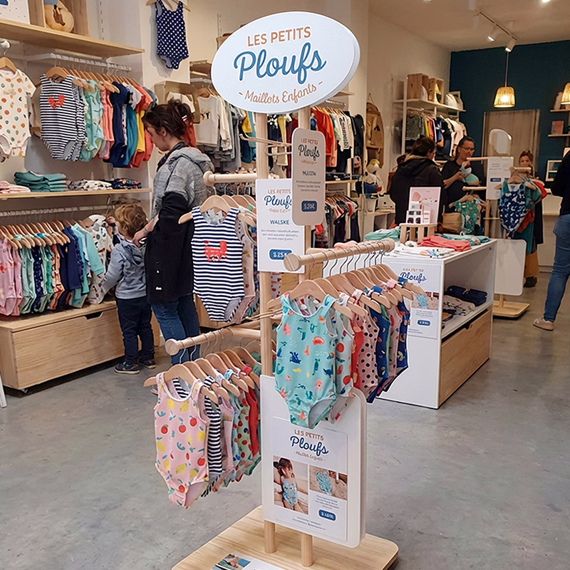 Penderie bois secteur textile enfant